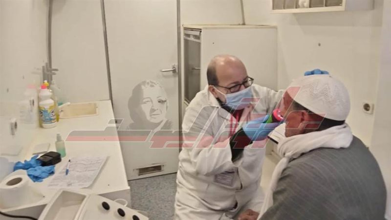 الكشف علي المواطنين