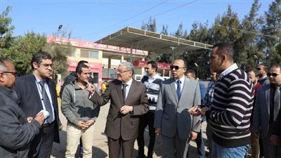 بسبب مخالفات البناء.. محافظ المنيا يحٌيل رئيس قرية تلة الى التحقيق