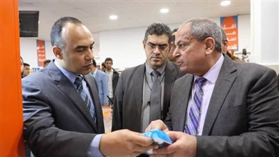 نائب محافظ المنيا يتفقد المجمعات الغذائية والمحال التجارية بمغاغة ويوجه بالإعلان عن الأسعار