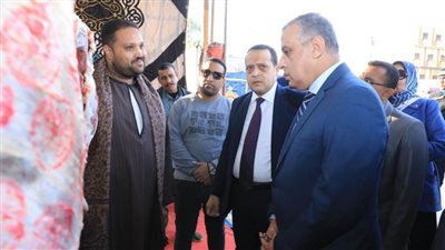 محافظ سوهاج يواصل جولاته الميدانية لتفقد الأسواق ومعارض بيع السلع الغذائية