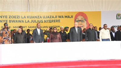 احتفالية بدء الملء الأول لخزان مياه مشروع سد ومحطة جوليوس نيريرى بتنزانيا 