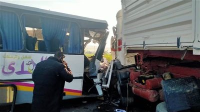 مصرع سائق وإصابة 2 آخرين في حادث تصادم أتوبيس ركاب وقلاب بأسيوط