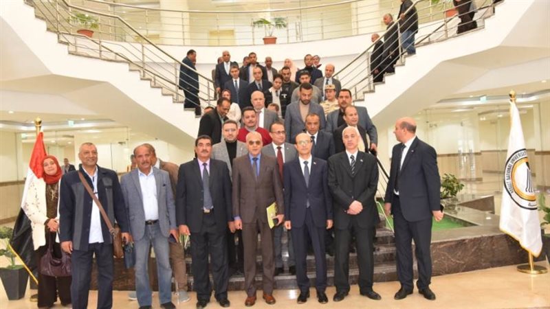 المنشاوى يصطحب لجنة