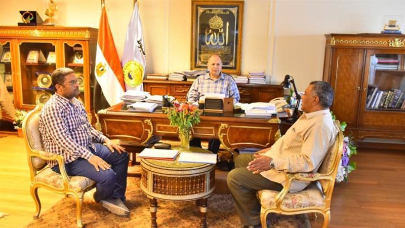 محافظ أسيوط يلتقي