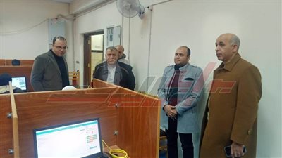 طلاب الطب البيطري بكفر الشيخ يؤدون الامتحانات إلكترونيًا