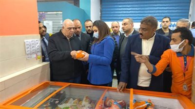 التوسع في طرح منافذ للتجار دون إيجار لعرض السلع بأسعار مخفضة