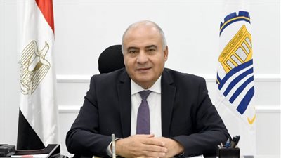 محافظ قنا يشيد بالمواقف الوطنية والحكيمة للراحل الأنبا كيرلس