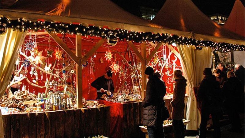 كشك في سوق الكريسماس