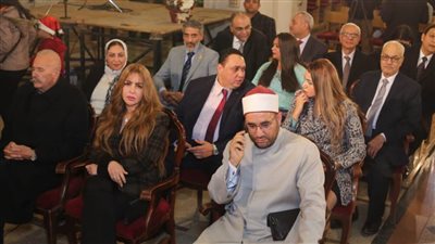 جيهان مديح وقيادات حزب مصر أكتوبر يقدمون التهاني بكنيسة العذراء الكاثوليك