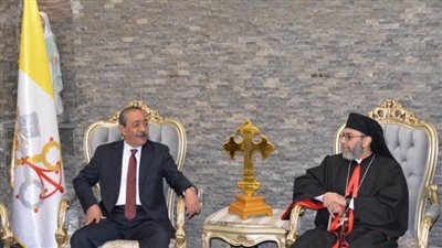 محافظ الإسماعيلية يُهنئ الأقباط الكاثوليك بعيد الميلاد المجيد