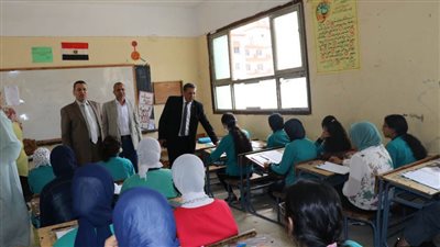 وكيل وزارة التربية والتعليم بالبحيرة يتفقد مدارس دمنهور
