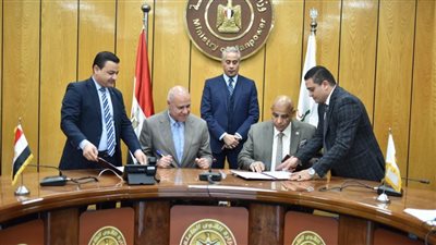 القوى العاملة ومصر للطيران توقعان بروتوكولًا لتسهيل إصدار التذاكر للمهمات الرسمية