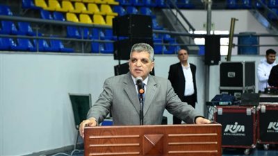 الفريق أسامة ربيع يكرم مجموعة من قيادات قناة السويس تقديرًا لمسيرة عطائهم الطويلة