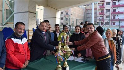 رئيس جامعة بني سويف يشهد نهائي بطولة القدم الخماسي 