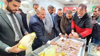 سكرتير عام البحيرة يتفقد الأسواق ومنافذ السلع الغذائية بحوش عيسى
