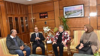 رئيس جامعة أسيوط يستقبل أعضاء اللجنة الدائمة لمسابقة جائزة نوار للرسم