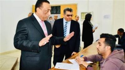 عميد آداب طنطا يتفقد امتحانات الفصل الدراسي الأول لطلاب مرحلة الليسانس