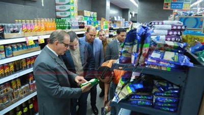 محافظ كفرالشيخ يتابع توافر جميع السلع الاستراتيجية والغذائية والإعلان عن الأسعار وتخفيضها 