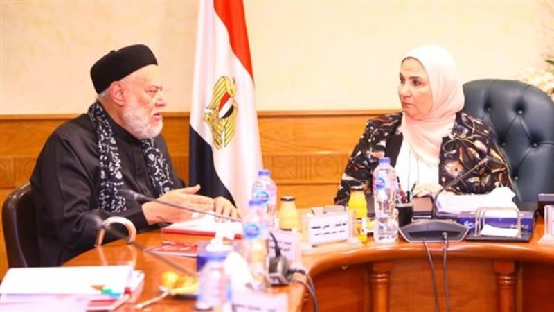 وزيرة التضامن تناقش