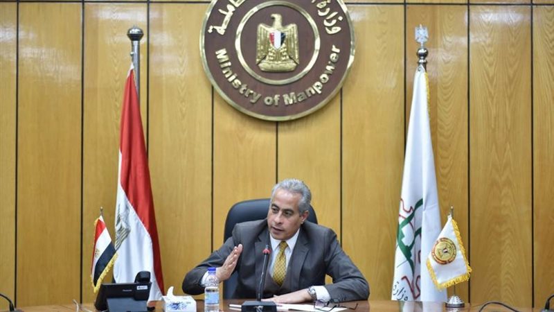 حسن شحاتة وزير القوى