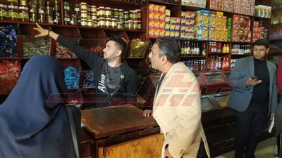 حملات علي الأسواق لضبط المخالفين والتأكد من توافر السلع الغذائية 
