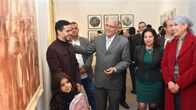 «الفنون التشكيلية» يفتتح الدورة الـ 33 من صالون الشباب ..