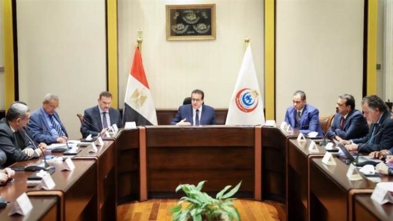 اجتماع وزير الصحة