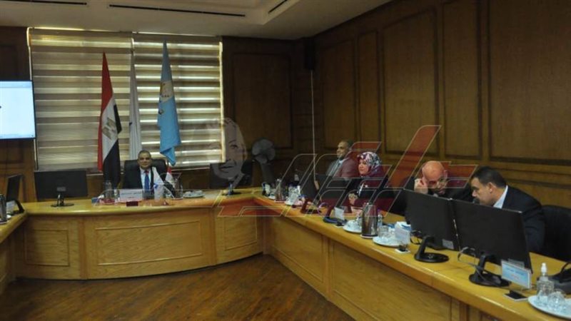 خلال الاجتماع