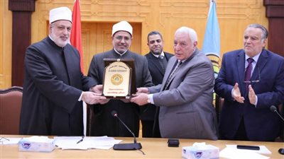 مجلس جامعة الأزهر يكرم 