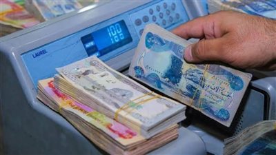 المصارف العراقية تبدأ غدا بيع الدولار بالأسعار الرسمية للسيطرة على المضاربات