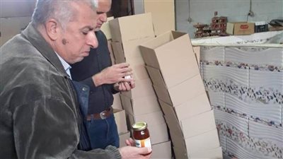 ضبط مصنعين لإنتاج مواد غذائية وثلاجة حفظ أسماك مخالفين بالقليوبية 
