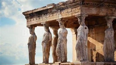 سيدات حلت محل الأعمدة في العمارة اليونانية «معبد الأرخيثيون» (صور)