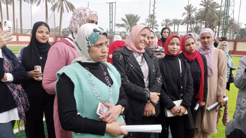 طلاب معهد خدمة اجتماعية