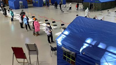 فرنسا تقرر إلزام الوافدين من الصين بإجراء اختبارات كورونا