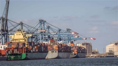 تداول 38 سفينة للحاويات والبضائع و2252 شاحنة بموانئ دمياط