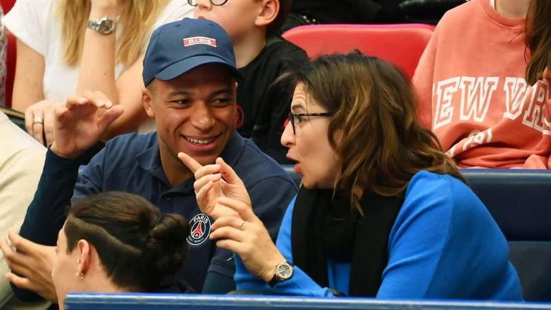 مبابى ووالدته