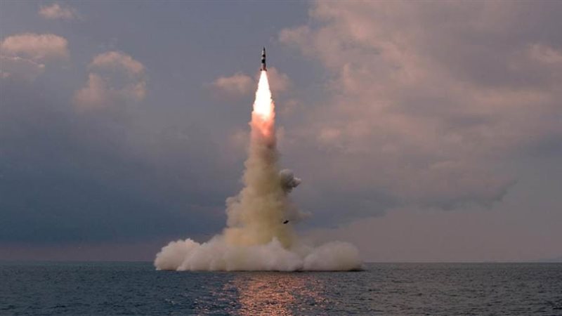 كوريا الشمالية تطلق