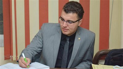 خبير السوشيال ميديا أنور هاشم يحذر من نشر المستندات الشخصية على فيسبوك