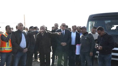 وزير النقل ومحافظ قنا يتفقدان مواقع عمل مشروع القطار الكهربائي السريع بقنا