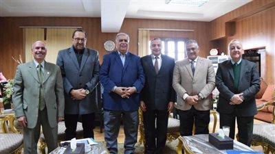 رئيس جامعة بني سويف يستقبل لجنة قطاع الدراسات الزراعية بالأعلى للجامعات