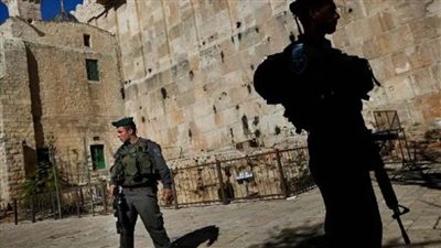الاحتلال الإسرائيلي يغلق المسجد الإبراهيمي ويتعدى على فتاة بالضرب