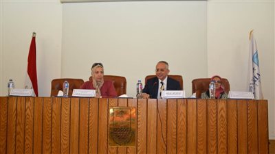 الغندور يعقد اجتماعا مع مساعدي وكلاء كليات ومعاهد جامعة الإسكندرية للدراسات العليا والبحوث