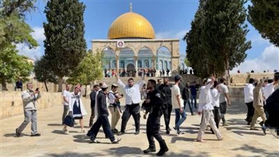 عاجل| الاحتلال يقتحم قبة الصخرة.. والتحرير الفلسطينية: ما يحدث مُقدمة لإجراء أكبر