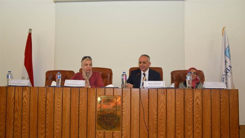 الغندور يعقد اجتماعا