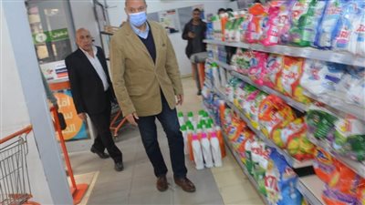 محافظ القليوبية يتابع ميدانيًا توافر أسعار السلع والإعلان عنها