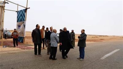 بتكلفة مليار ونصف..محافظ الوادي الجديد يتفقّد مشروع إنشاء محور الخارجة ـ سوهاج