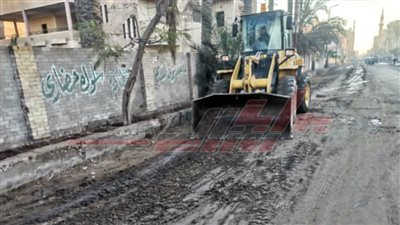   إزالة التراكمات الطينية الناجمة عن مياه الأمطار بكفر الشيخ