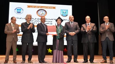 محافظ الإسماعيلية يشهد تخريج الدفعة الـ35 لكلية الطب