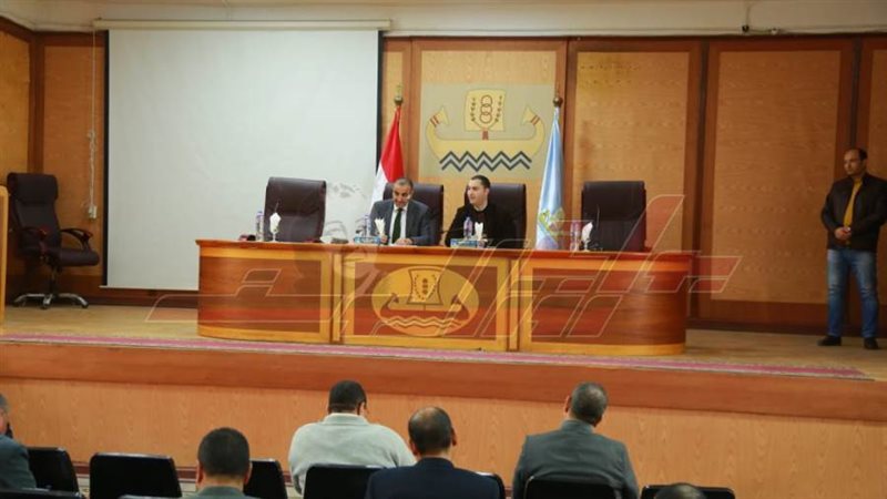 خلال الاجتماع