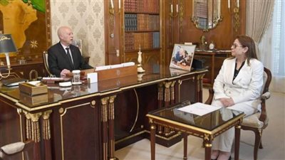 الرئيس التونسي يقيل وزيرة التجارة وتنمية الصادرات
